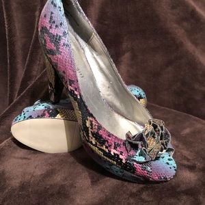 Madden girl rainbow snakeskin pomp’s